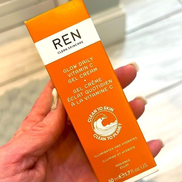 REM Clean Skincare Glow Daily Vitamin C Gel Cream moisturizer & illuminator- NIB - Picture 1 of 6